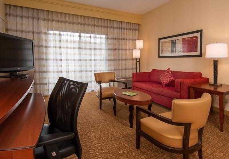 Courtyard By Marriott Baltimore Hotel