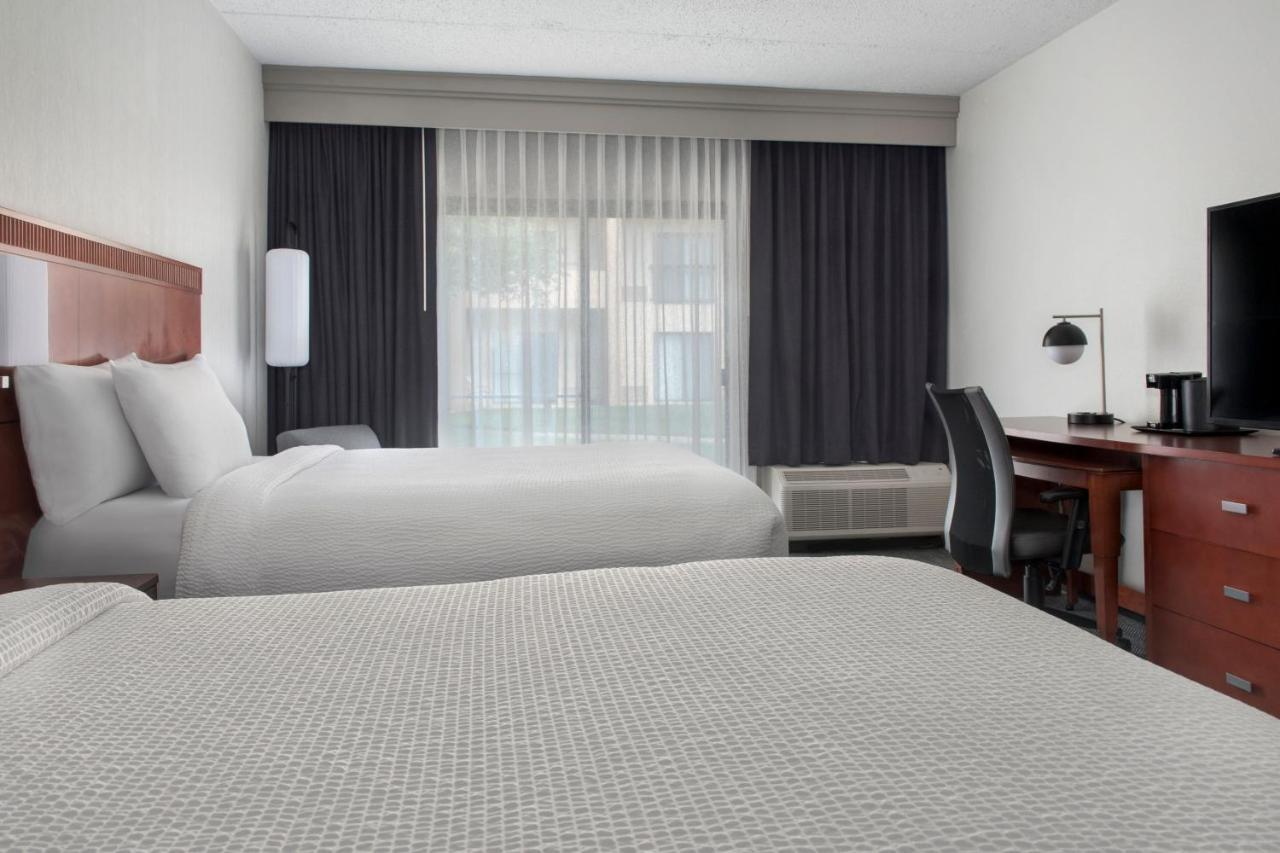 Courtyard By Marriott Baltimore 3*
