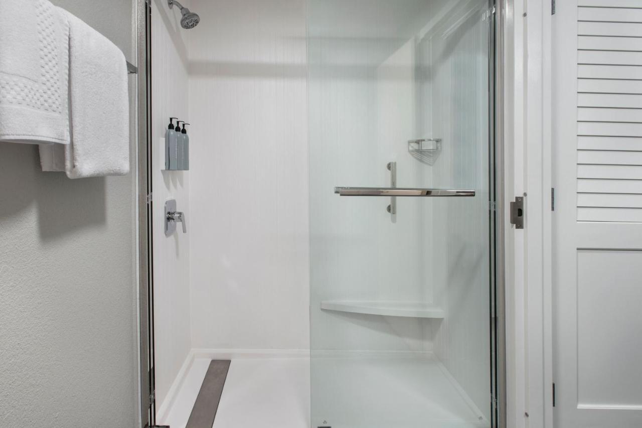 Courtyard By Marriott Baltimore Hotel