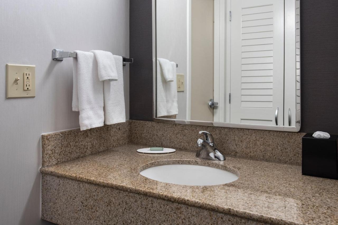 Courtyard By Marriott Baltimore Hotel 3*