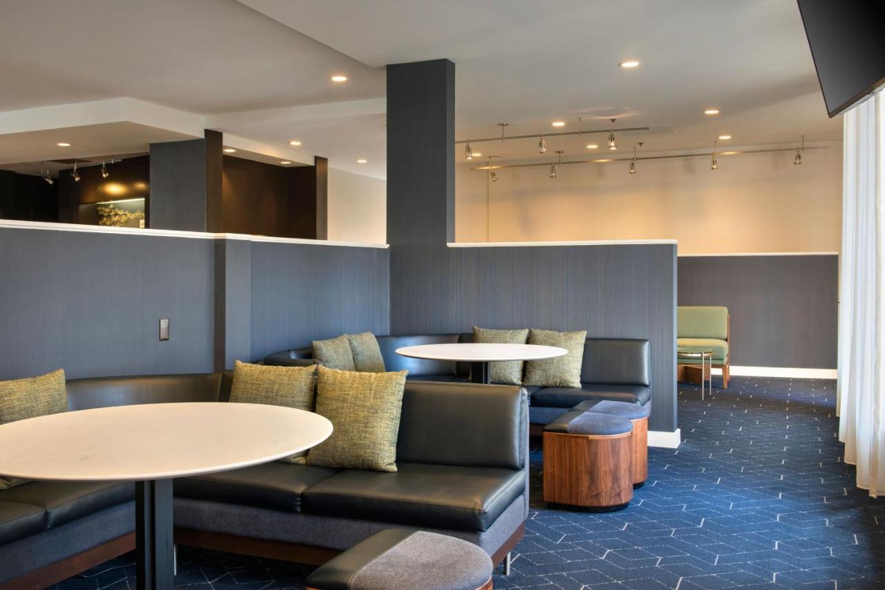 Courtyard By Marriott Baltimore