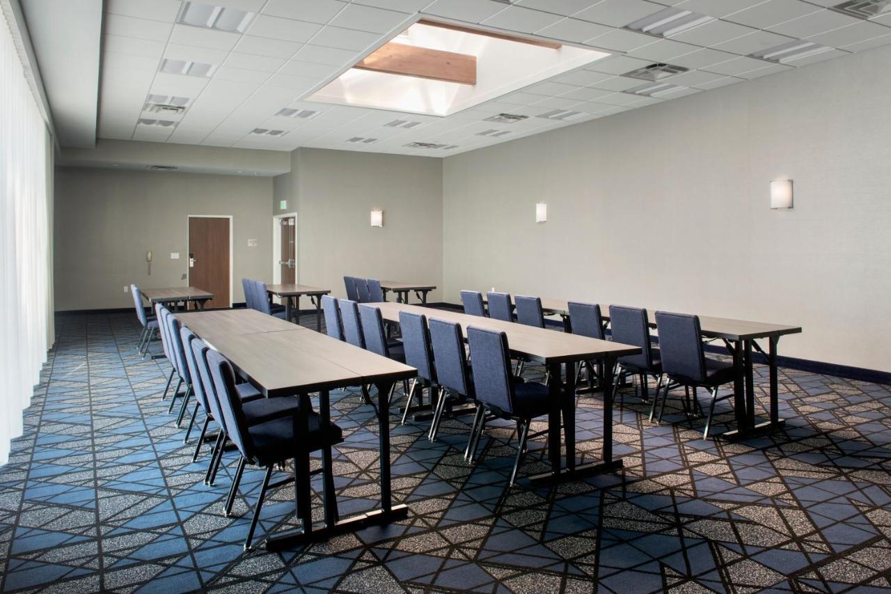 Courtyard By Marriott Baltimore Hotel