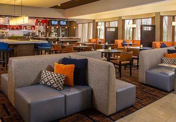 Courtyard By Marriott Baltimore Hotel
