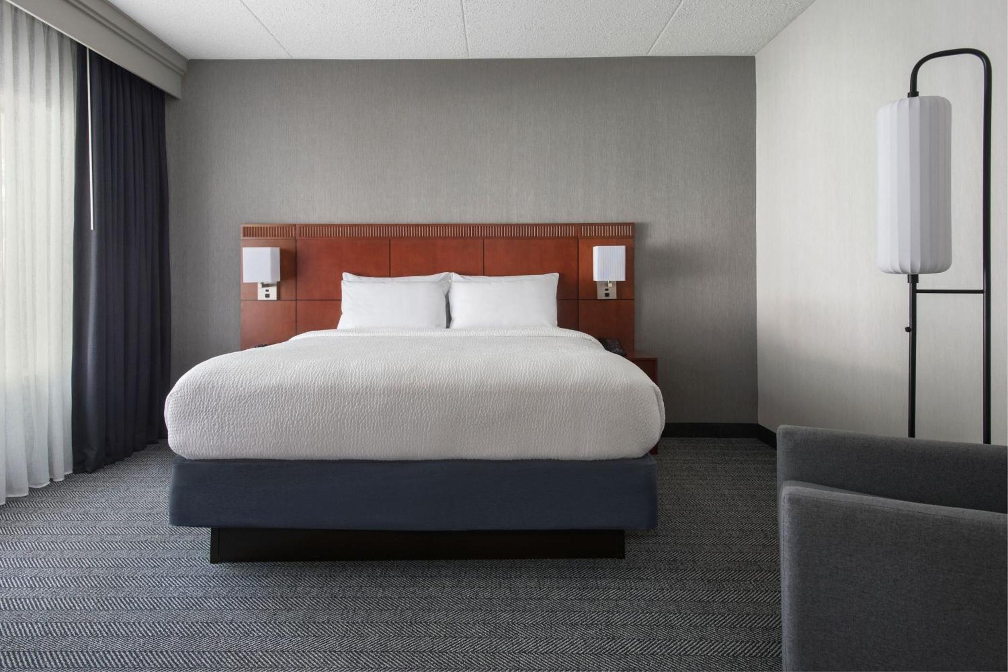 Courtyard By Marriott Baltimore Hotel